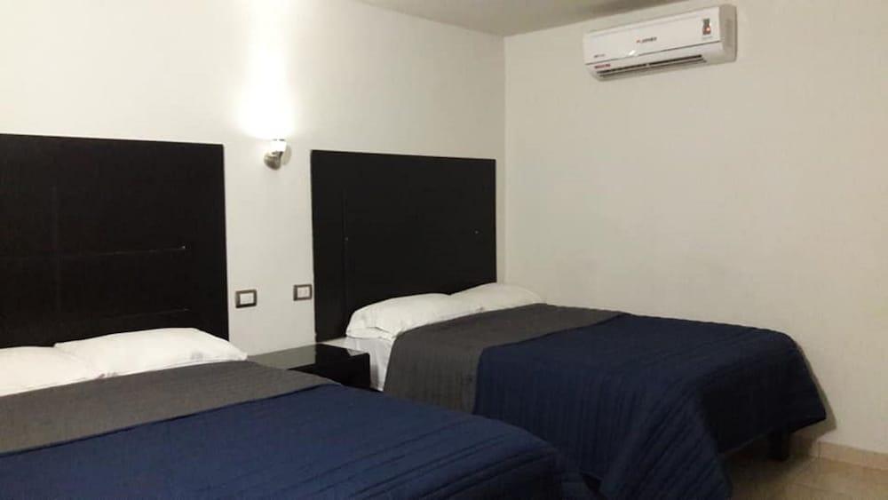 Hotel Flores Guamuchil Esterno foto